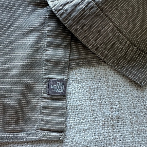 The North Face Men's Tan Button Down Shirt activewear loungewear - Picture 9 of 9